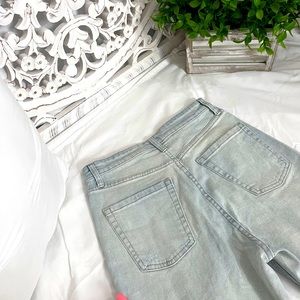 Blue white washed ripped mom jeans !!✨